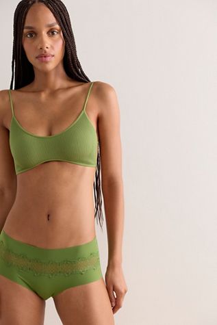 Soft Seamless Briefs With Lace
