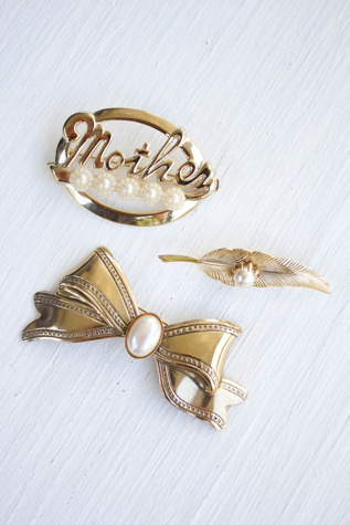 Vintage Mother Gold Pearl Bow + Feather Brooch Pin Set Selected By Moons + Junes Vintage