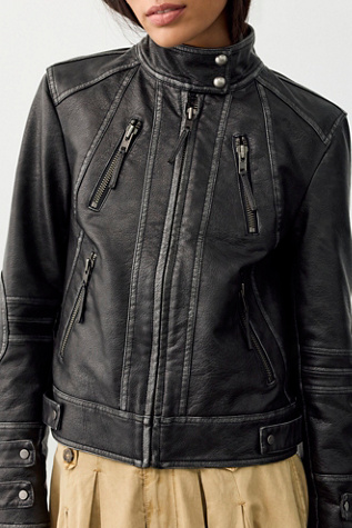 Женская куртка We The Free Jesse Vegan Leather Moto, цвет: Чёрный — фото 4