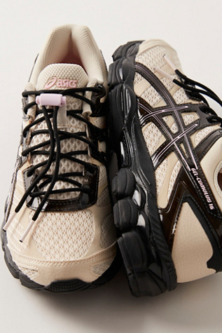 Baskets ASICS x Finesse GEL-CUMULUS 16