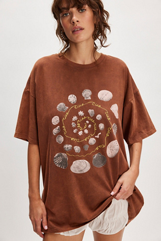 Ciao Ciao Vacation She Shells Box Tee