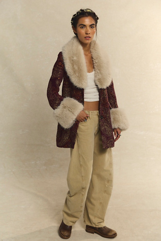 Женское пальто Free People Mercer Faux Fur Collar Tailored, цвет: Винный комбинированный — фото 2