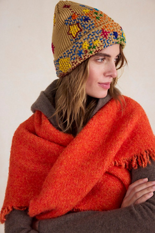De Sienna Embroidered Beanie