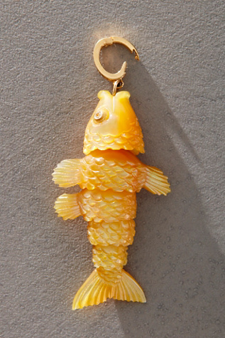 Женские аксессуары Maura Green Articulated Fish in Golden Mother of Pearl, цвет: Жемчужный — фото 3