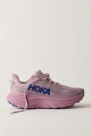 Женские кроссовки HOKA Challenger 8 GTX, цвет: Сиреневый / Ягодный — фото 3