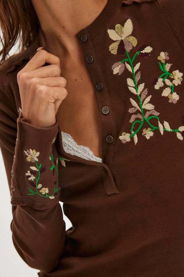 Fleur Embroidered Cuff Top