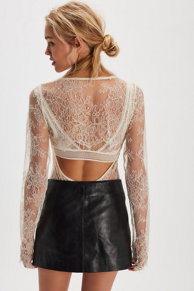 Understated Leather Low-Rise Buckle Skirt #1