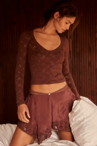 Manches Longues Full Bloom par Intimately en Brunette, pour femme chez Free People