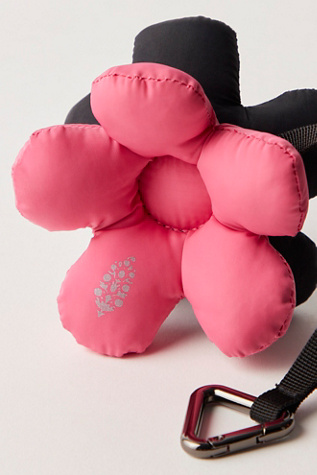 Женский брелок FP Movement Petal Talk Keyring, цвет: Чёрный / Нежно-розовый — фото 4