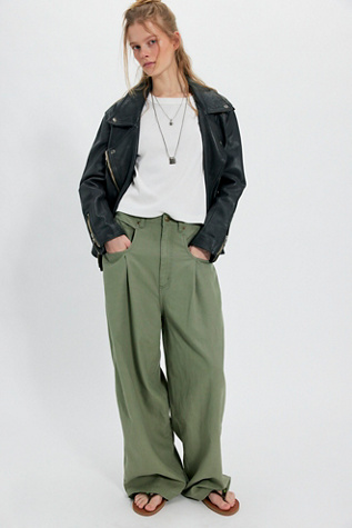 Lee Slouch Chino Pants by Free People in Green, Size: 26