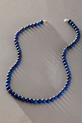 Takara Bead Strand Round Lapis Necklace en Lapis & Gold, pour femme chez Free People