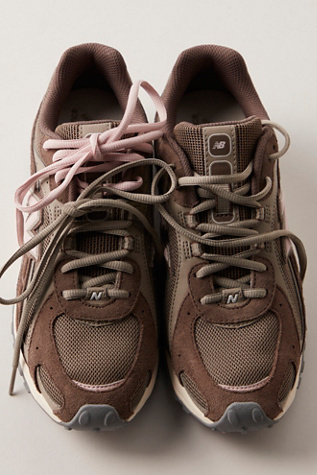 New Balance 204L Sneakers