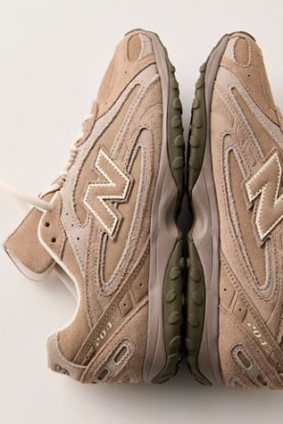 New Balance 204L Sneakers