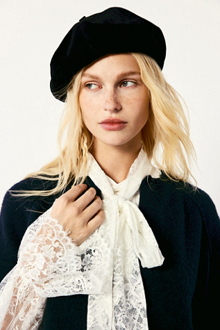 ELDORESO【Béret(Free)】 Sade Suede Beret | Free People