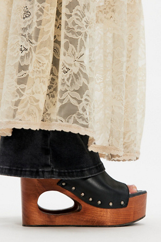 Coast Cut-Out Clogs