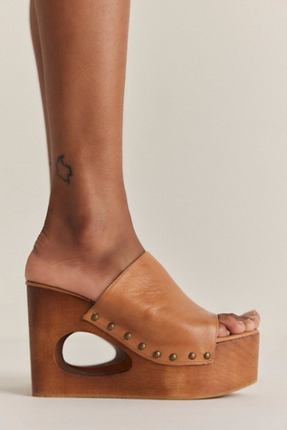 Coast Cut-Out Clogs by Free People in Tan Leather, Size: US 8