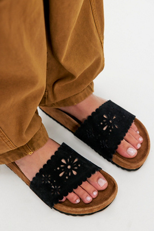 Shore Cut-Out Footbed Sandals by Free People in Black, Size: US 6