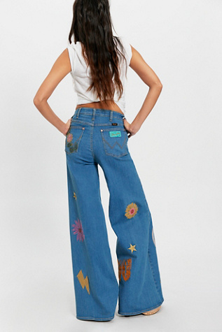 Wrangler X Lainey Wilson Embroidered Cheeky Wide-Leg Jeans - thumbnail 2