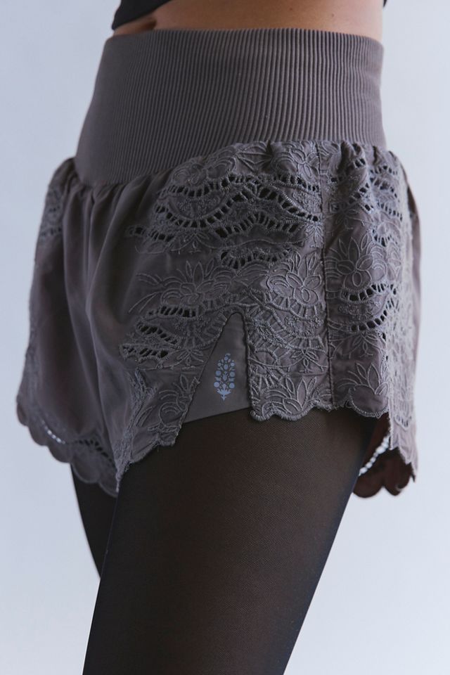 Short à œillets Carpe Diem #1