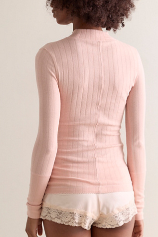 Женский топ Intimately End Game Pointelle Mock Neck Long Sleeve, цвет: Берёзовый пудровый — фото 2