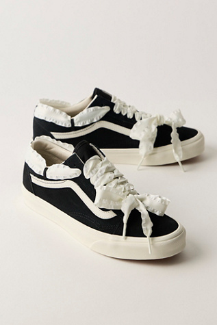 Vans Old Skool Coquette Sneakers