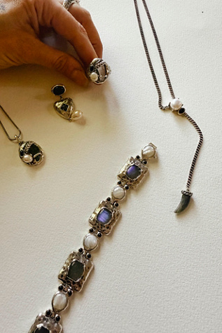 Женское колье Pamela Love x Free People Bellona Lariat, цвет: Серебристый / Жемчужный — фото 4