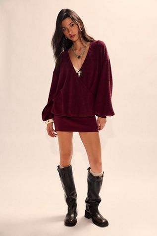 Good Feels V-Neck Mini