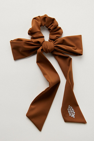 Женские аксессуары для волос FP Movement Pirouette Bow Scrunchie, цвет: Шоколадный — фото 2
