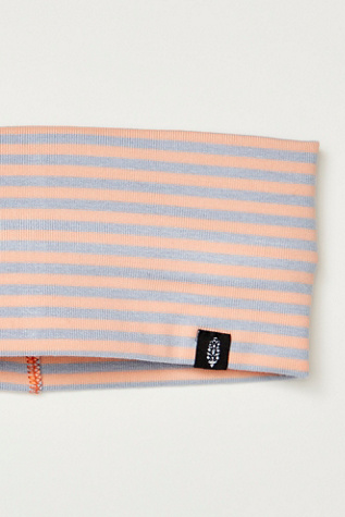 Женские аксессуары для волос FP Movement Offsides Stripe Soft Headband, цвет: Коралловый полосатый — фото 3
