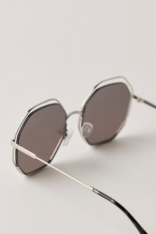 Женские солнцезащитные очки Free People Stevie Hex Sunglasses, цвет: Moonstone — фото 3