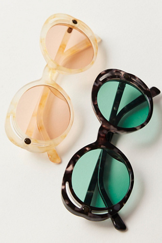 Juni Oversized Round Sunglasses by Free People in Black