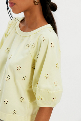 Женская футболка Free People Jessie Eyelet, цвет: Лимонный комбинированный — фото 4