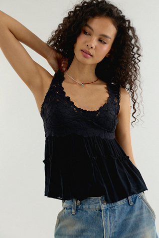 Женский топ Intimately Petal Party Shapeless Cami, цвет: Чёрный — фото 3