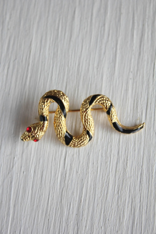 Женские броши Moons + Junes Vintage Striped Snake Ruby Rhinestone Pin Selected, цвет: Золотой — фото 2