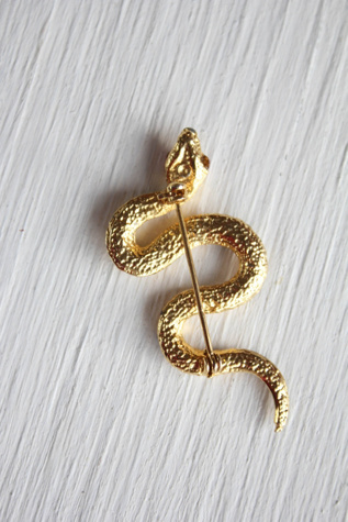 Женские броши Moons + Junes Vintage Striped Snake Ruby Rhinestone Pin Selected, цвет: Золотой — фото 4