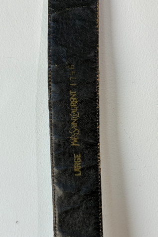Женский ремень The Curatorial Dept. Yves Saint Laurent Black Patent Leather Belt Selected, цвет: Чёрный — фото 4