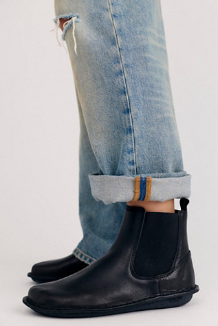 VIBAe Helsinki Chelsea Boots