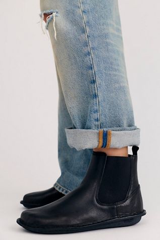 VIBAe Helsinki Chelsea Boots