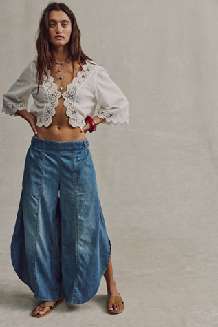 We The Free Sweet Pea Pull-On Tulip Jeans at Free People in Dark Wash, Size: XS