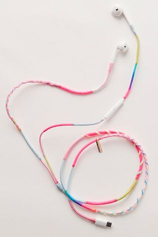 Le Pom Pom Earphones