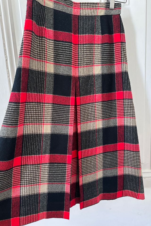 Vintage Red, Black and Beige Front Pleated Plaid Skirt Selected by KA.TL.AK #1
