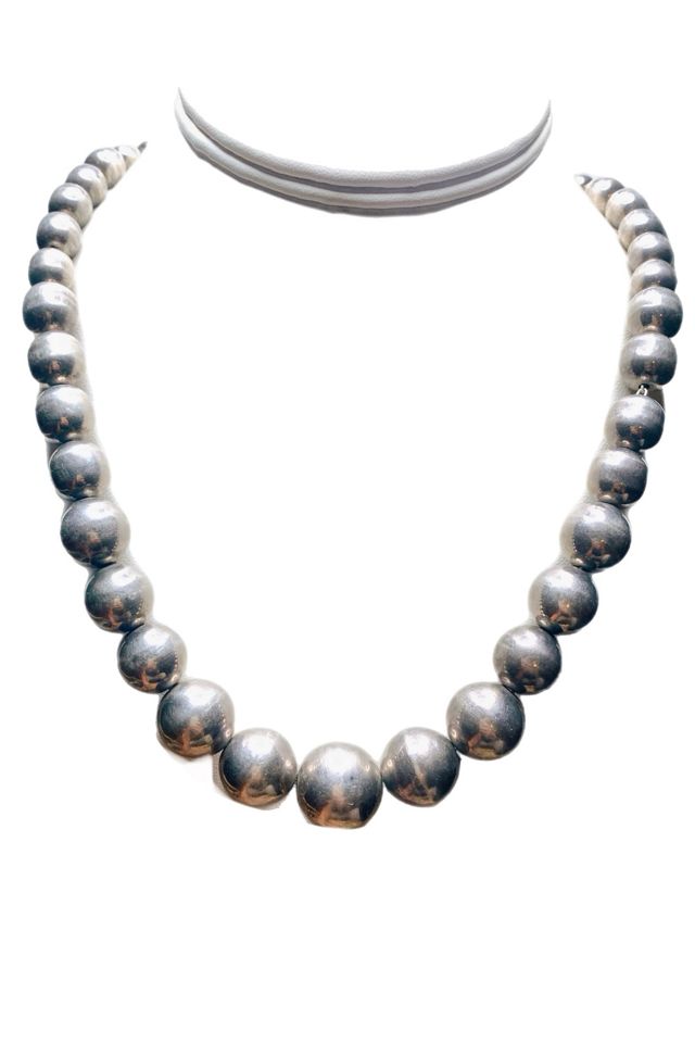 Vintage 1970s Sterling Silver Graduated Pearl Necklace Selected by Lux Revival #1