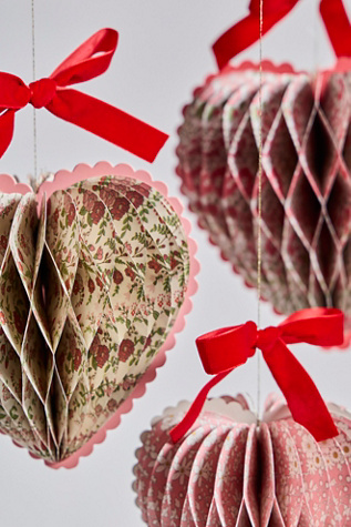 Meri Meri X Liberty Paper Honeycomb Heart Decorations - Thumbnail 3