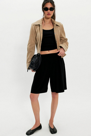 Short Bermuda plissé style masculin Norma Kamali