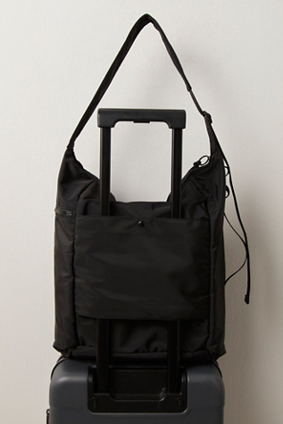 Женская сумка FP Movement No Time Zones Carryall Tote, цвет: Чёрный — фото 6