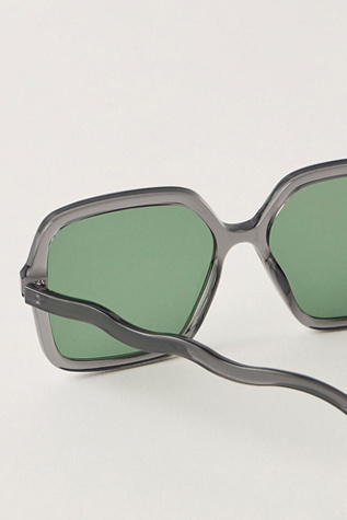 Женские солнцезащитные очки Free People Lucia Square Sunglasses, цвет: Чёрный — фото 5