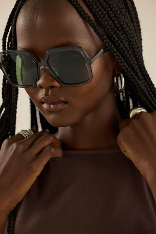 Женские солнцезащитные очки Free People Lucia Square Sunglasses, цвет: Чёрный — фото 6