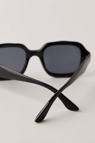 Женские солнцезащитные очки Free People Alta Square Sunglasses, цвет: Чёрный — фото 3