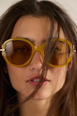 Ines Round Sunglasses at Free People in Soft Lemon