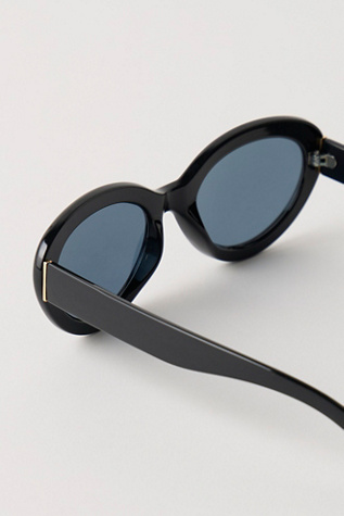 Женские солнцезащитные очки Free People Birdie Cat Eye Sunglasses, цвет: Чёрный / Синий — фото 5